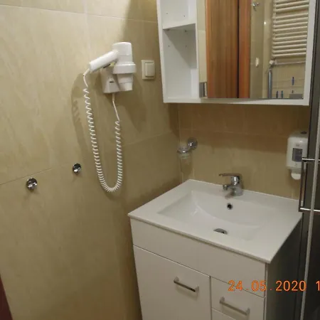 아파트 Rodzinny, Sloneczny Apartament W Dzielnicy Uzdrowiskowej, Blisko Plazy 코워브제크